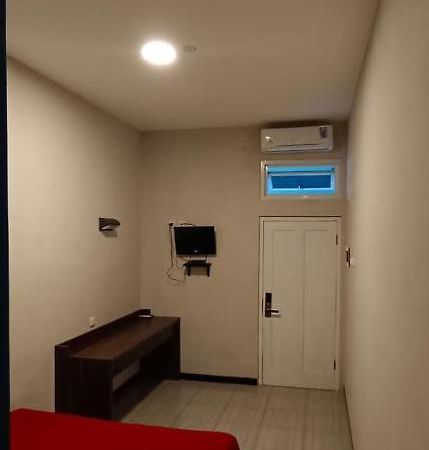 Bromo Family Guest House Kepanjen Exterior foto